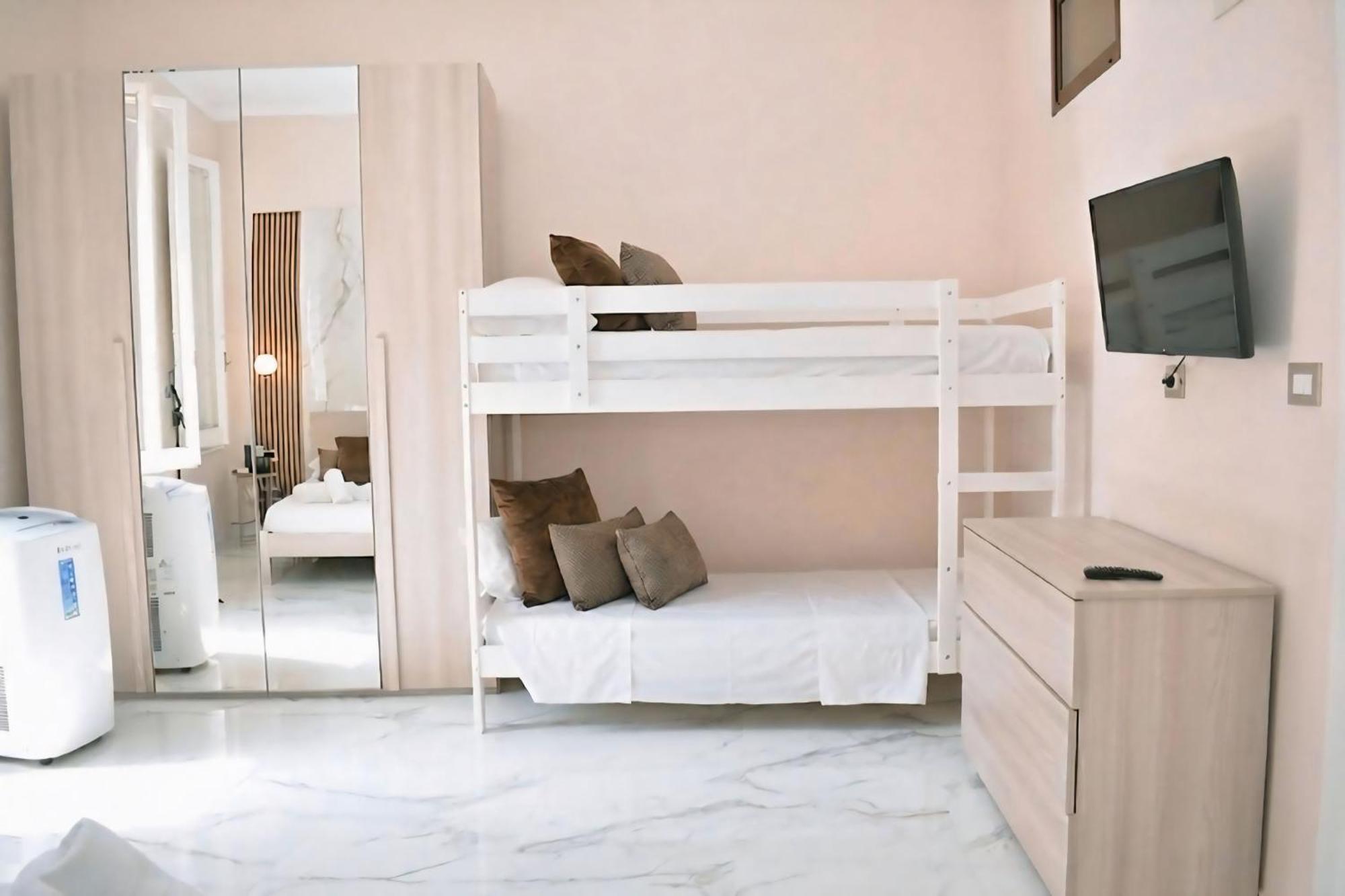 Home Holiday Rome - 600 M A Piedi Dal Colosseo — Photos 2